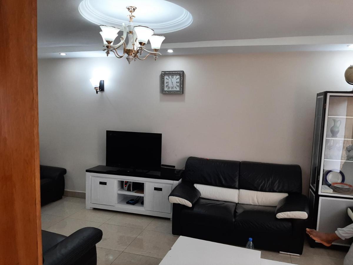 Signorile Jo Apartment Yaounde Bagian luar foto