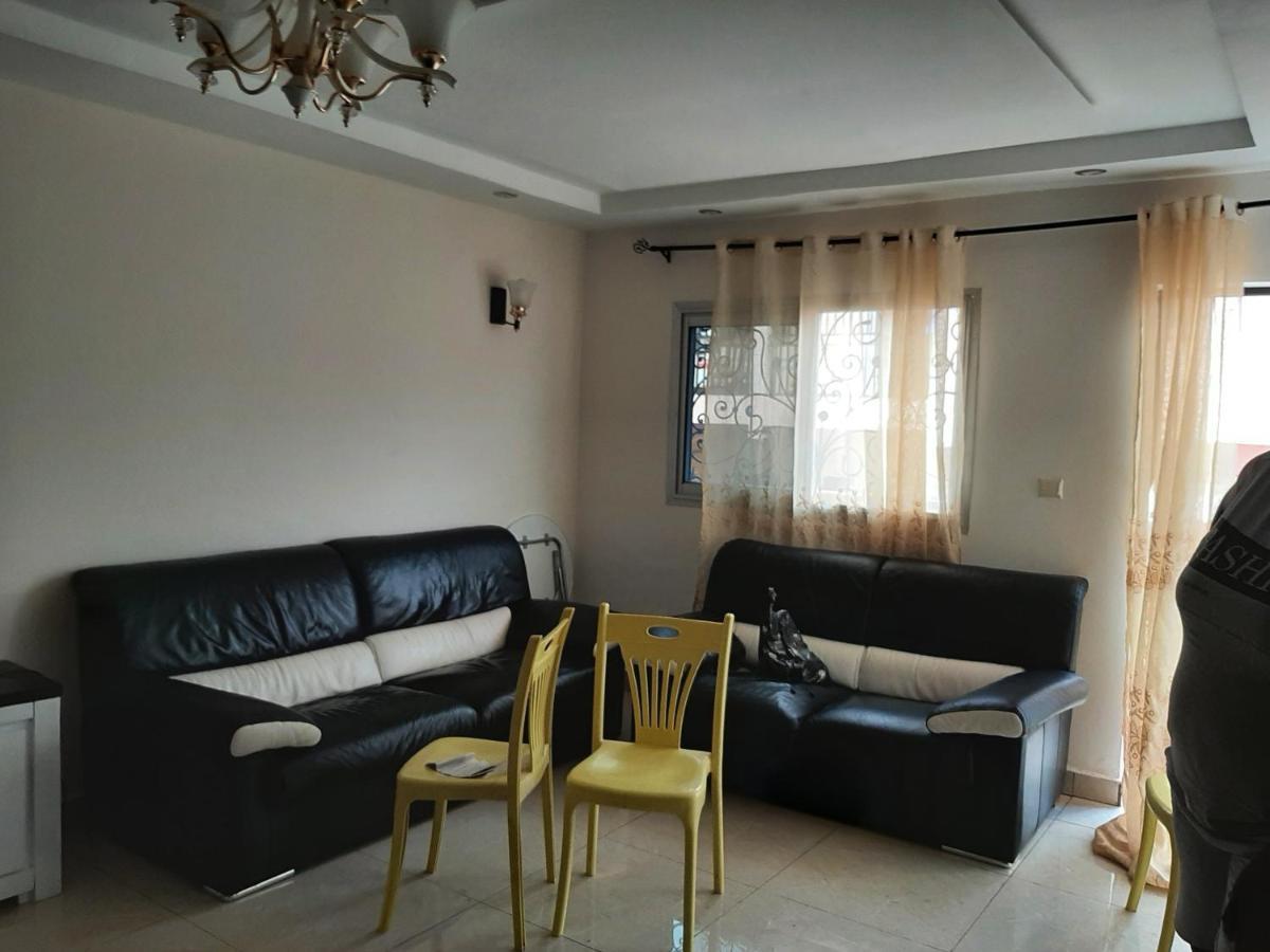Signorile Jo Apartment Yaounde Bagian luar foto
