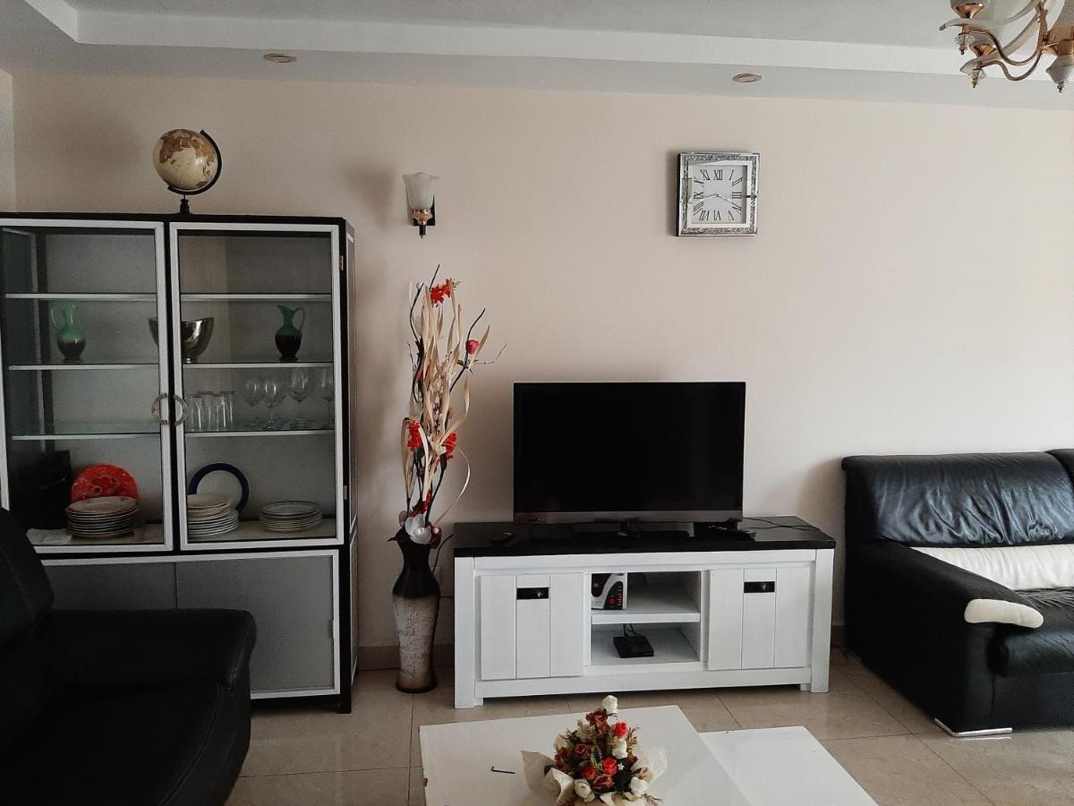 Signorile Jo Apartment Yaounde Bagian luar foto